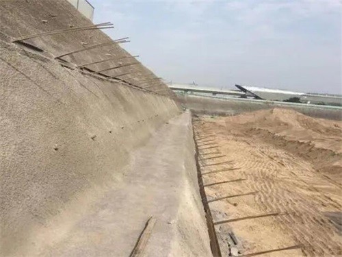 盐湖河道边坡加固